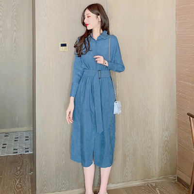 Rochie cu croială lungă cu curea și guler clasic în albastru și negru