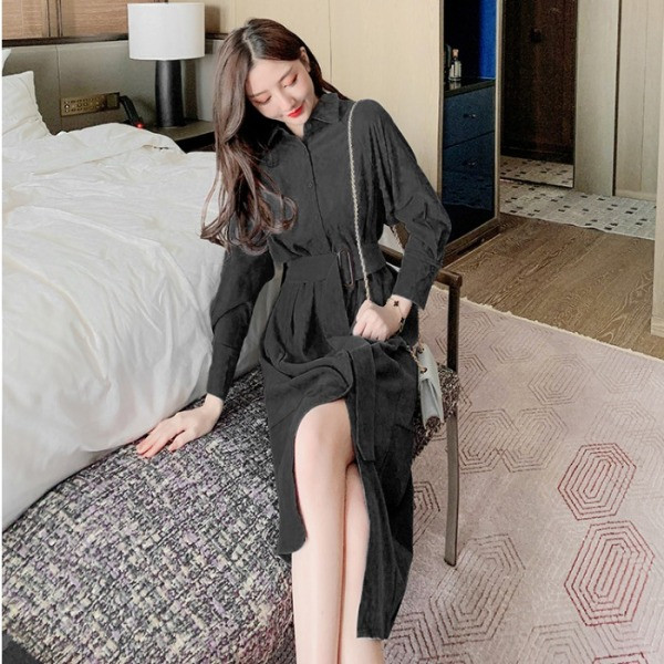 Rochie cu croială lungă cu curea și guler clasic în albastru și negru