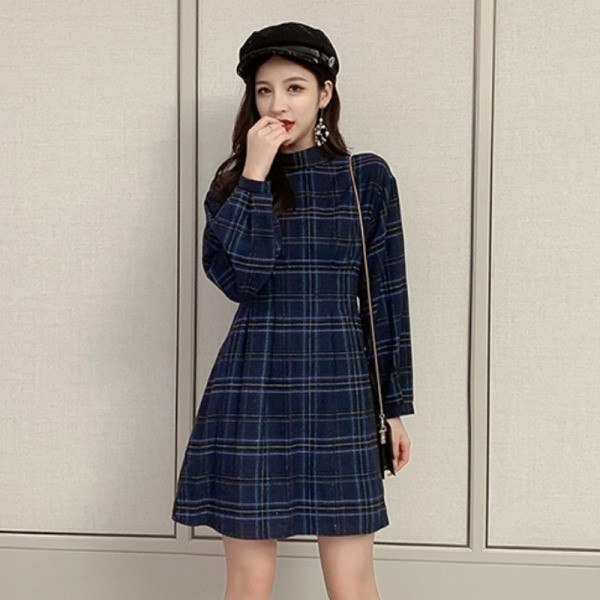 Női lezser kockás ruha modell kék színben