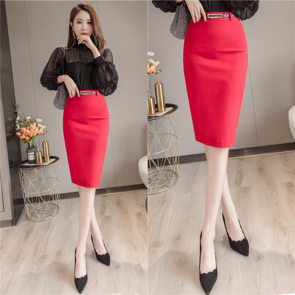 Stílusos női szoknya övvel és magas derékkal, fekete és piros színben