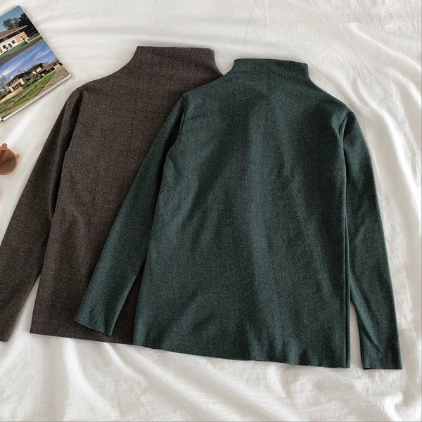 Alkalmi női blúz fekete, zöld és barna színben, alacsony gallérral