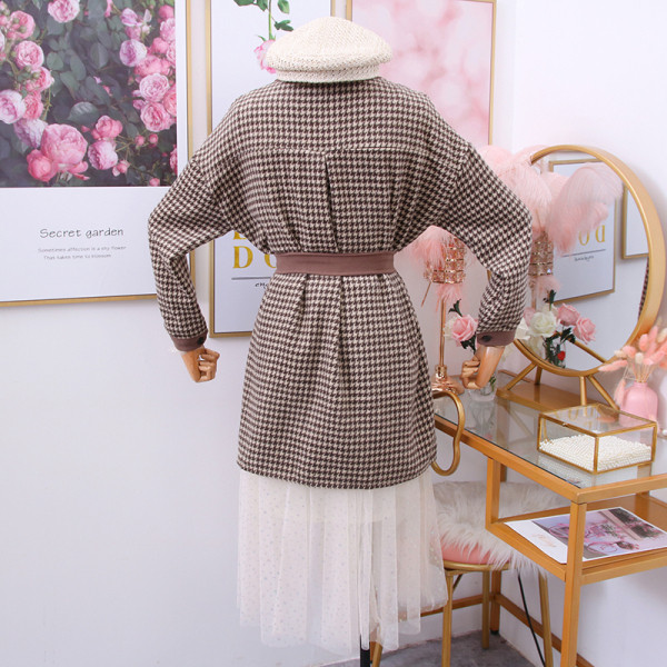 Cămașă modernă de damă cu guler clasic, curea și nasturi în negru și maro