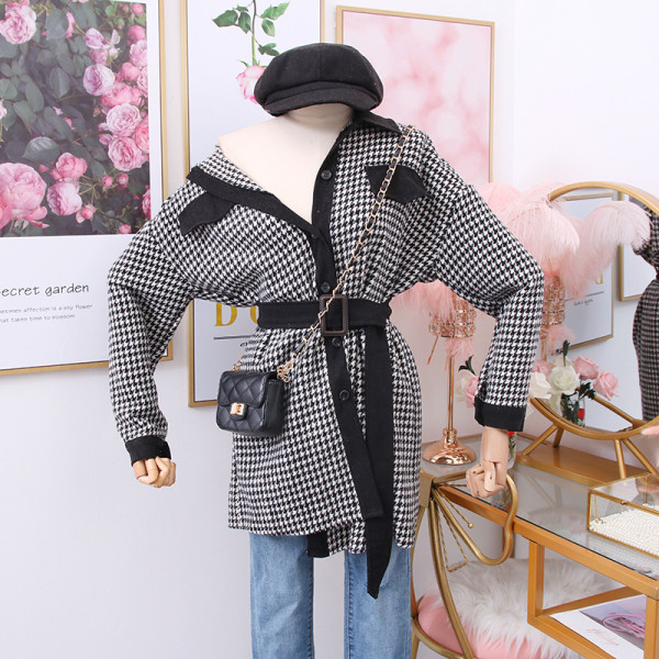 Cămașă modernă de damă cu guler clasic, curea și nasturi în negru și maro