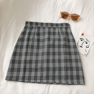 Kockás női szoknya piros, bézs és fekete színben, magas derékkal