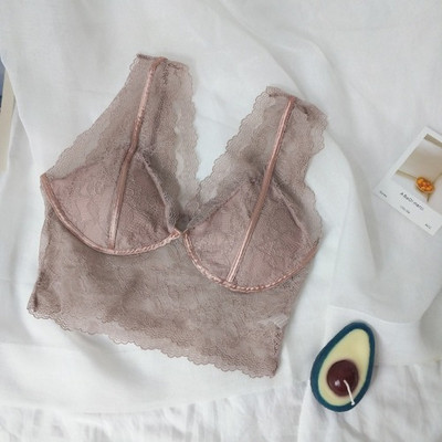 Szürke, rózsaszín és fekete széles pántokkal ellátott csipke mellszobor