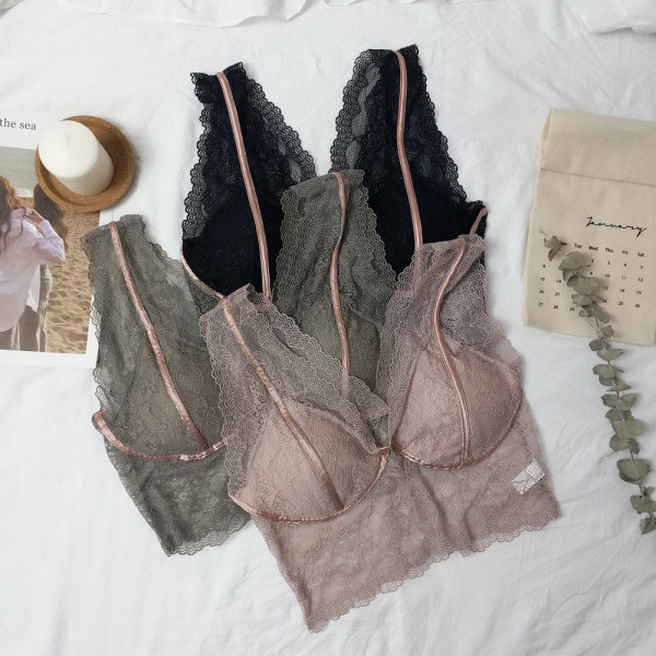 Szürke, rózsaszín és fekete széles pántokkal ellátott csipke mellszobor