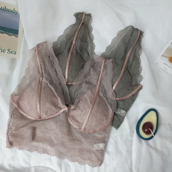 Szürke, rózsaszín és fekete széles pántokkal ellátott csipke mellszobor