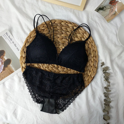 Elegáns női csipke szett melltartóból és bikiniből fekete, bézs, fehér és piros színben