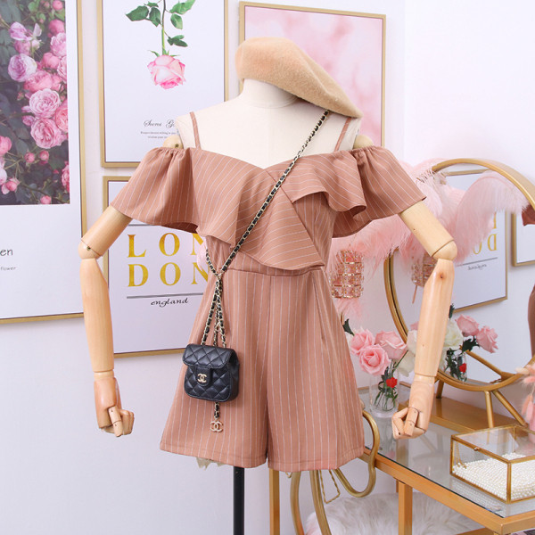 Csíkos női rövid overál csupasz vállval, több színben