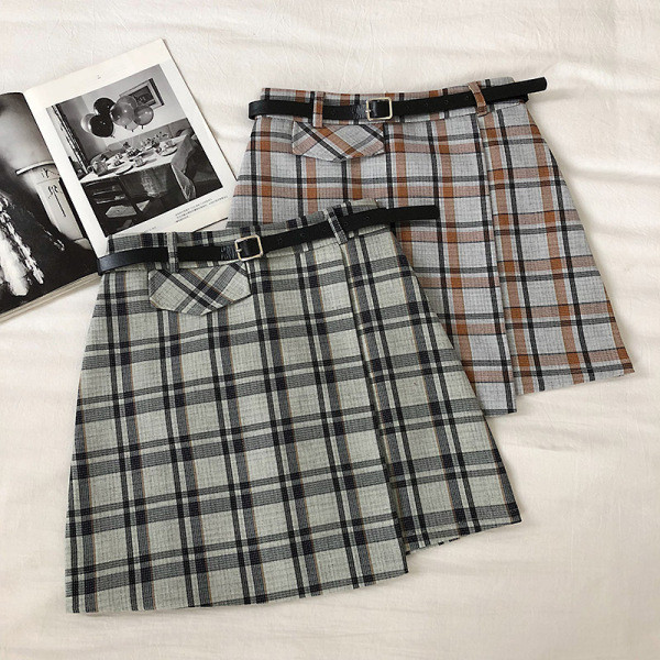 Kockás női szoknya szürke, narancssárga és zöld színben, magas derékkal és zsebbel