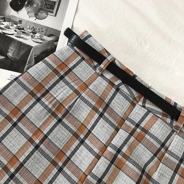 Kockás női szoknya szürke, narancssárga és zöld színben, magas derékkal és zsebbel