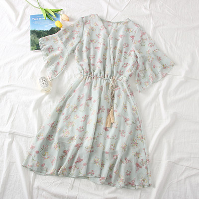 Alkalmi női ruha spitz nyakkivágással és rövid ujjú több színben