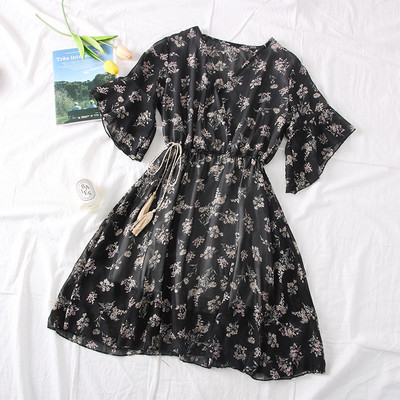 Alkalmi női ruha spitz nyakkivágással és rövid ujjú több színben