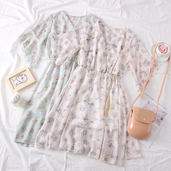 Alkalmi női ruha spitz nyakkivágással és rövid ujjú több színben