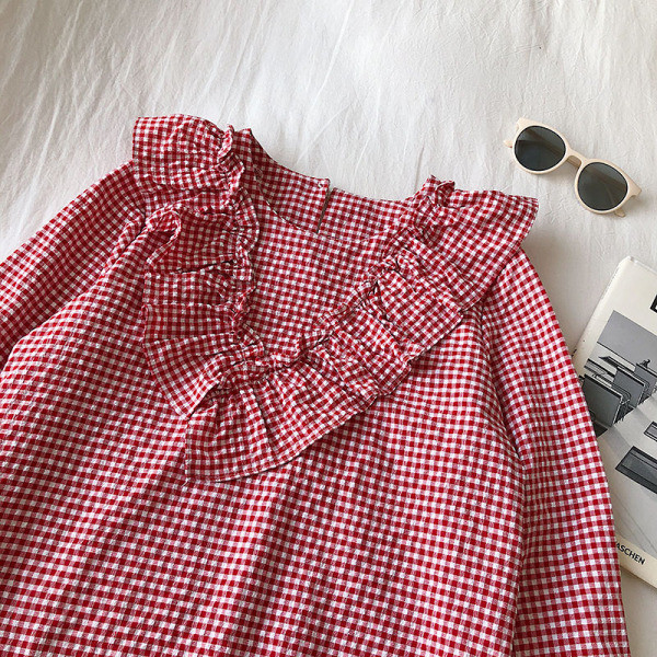 Cămașă modernă de damă în roșu și negru, cu decolteu rotund și bucle