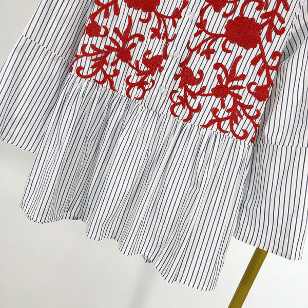 Modern csíkos ing minta hímzéssel