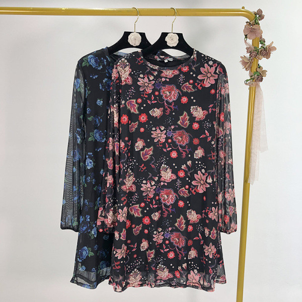 Lezser tüll alkalmi ruha fekete színben virágmintával