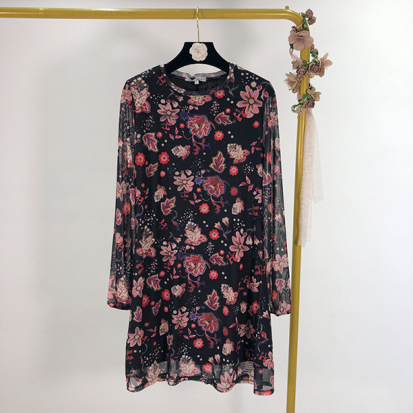 Lezser tüll alkalmi ruha fekete színben virágmintával