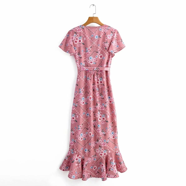 Új modell tavaszi-nyári ruha fürtökkel és V-nyakú rózsaszín színben