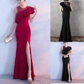 Κομψό γυναικείο φόρεμα με τούλι και βολάνς σε μαύρο και κόκκινο χρώμα