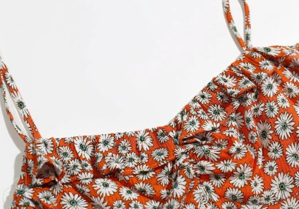 Γυναικείο καλοκαιρινό φόρεμα με βολάν και λεπτό ιμάντα ώμου σε πορτοκαλί χρώμα 