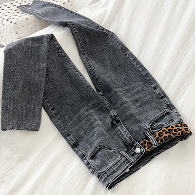 Modern női farmer kék és szürke színben, magas derékkal és leopárd mintával