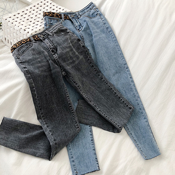 Modern női farmer kék és szürke színben, magas derékkal és leopárd mintával