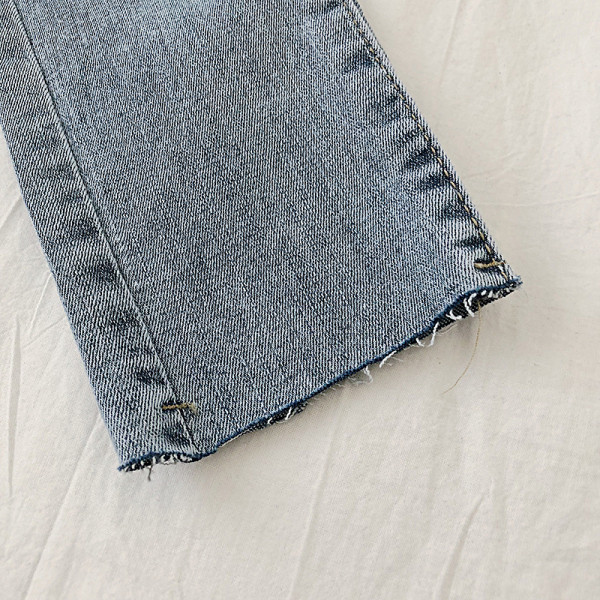 Modern női farmer kék és szürke színben, magas derékkal és leopárd mintával