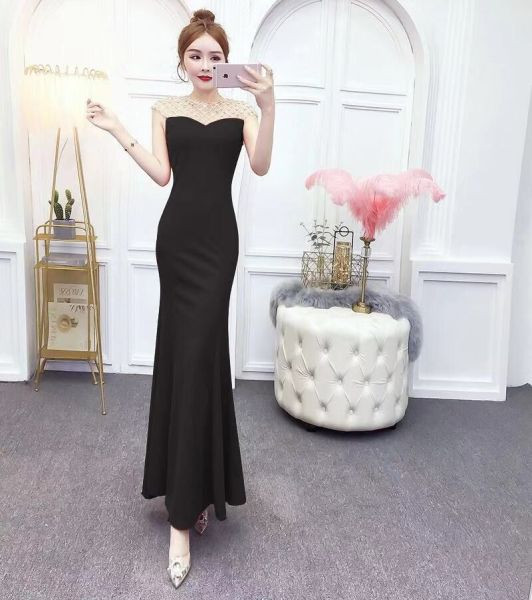 Νέο μοντέλο μοντέρνο γυναικείο φόρεμα με πούλιες και οβάλ ντεκολτέ στο πράσινο, μαύρο, μπλε και κόκκινο χρώμα