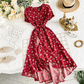 Γυναικείο casual φόρεμα με Floral Patterns και λαιμόκοψη - Ασύμμετρη μοτίβο