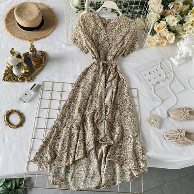 Γυναικείο casual φόρεμα με Floral Patterns και λαιμόκοψη - Ασύμμετρη μοτίβο