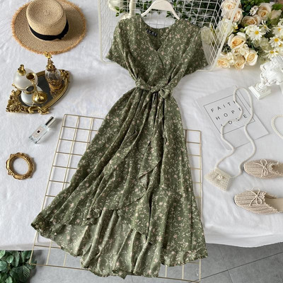 Γυναικείο casual φόρεμα με Floral Patterns και λαιμόκοψη - Ασύμμετρη μοτίβο