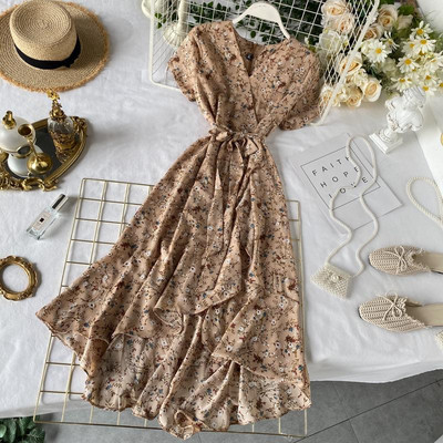 Γυναικείο casual φόρεμα με Floral Patterns και λαιμόκοψη - Ασύμμετρη μοτίβο