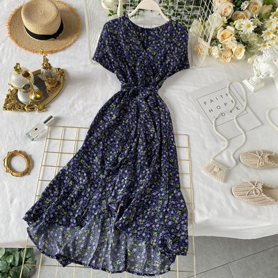 Γυναικείο casual φόρεμα με Floral Patterns και λαιμόκοψη - Ασύμμετρη μοτίβο