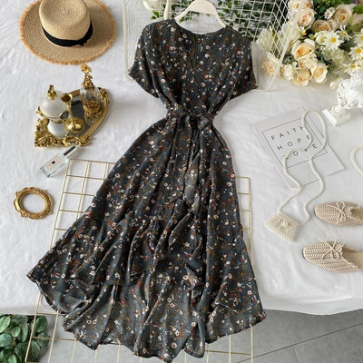 Γυναικείο casual φόρεμα με Floral Patterns και λαιμόκοψη - Ασύμμετρη μοτίβο