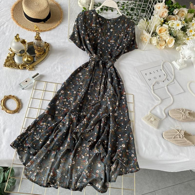 Γυναικείο casual φόρεμα με Floral Patterns και λαιμόκοψη - Ασύμμετρη μοτίβο