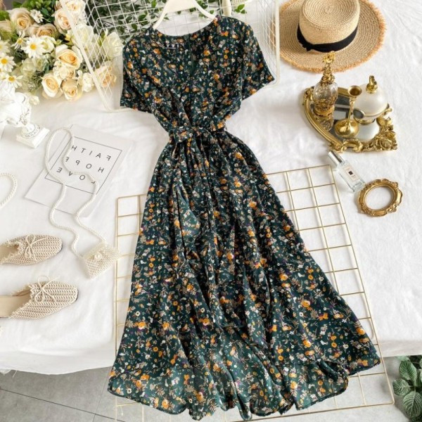 Γυναικείο casual φόρεμα με Floral Patterns και λαιμόκοψη - Ασύμμετρη μοτίβο