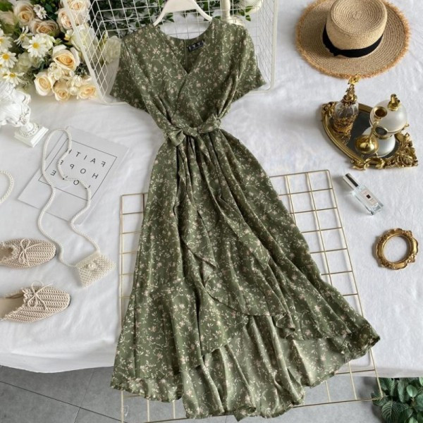 Γυναικείο casual φόρεμα με Floral Patterns και λαιμόκοψη - Ασύμμετρη μοτίβο