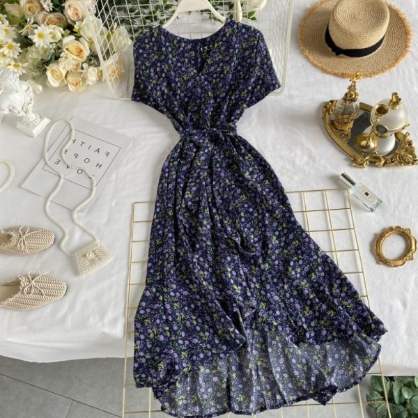 Γυναικείο casual φόρεμα με Floral Patterns και λαιμόκοψη - Ασύμμετρη μοτίβο