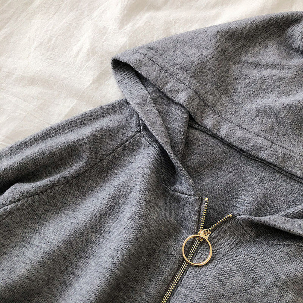 Női alkalmi pulóver fekete, fehér, szürke és bézs színben, zsebekkel és kapucnival