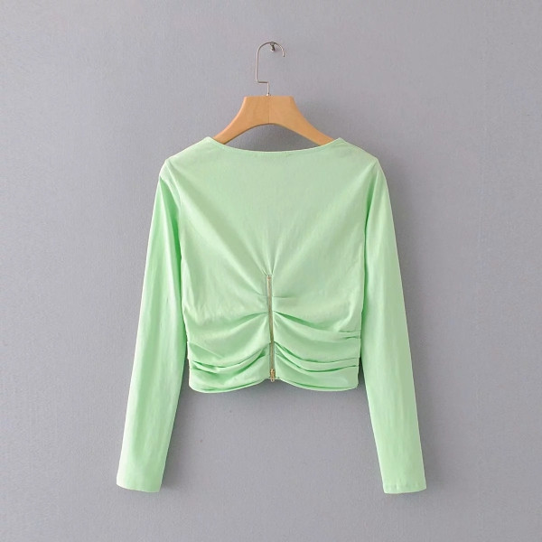 Rövid női blúz V-nyakú és hosszú ujjú zöld színben