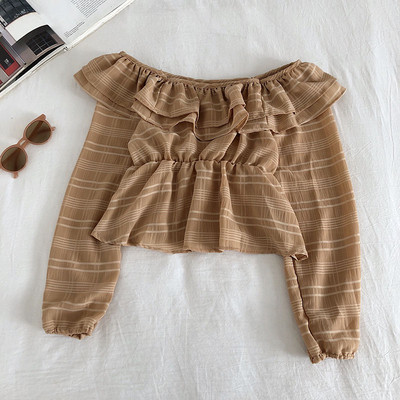 Μοντέρνα γυναικεία μπλούζα σε πέντε χρώματα με βολάν και μακριά μανίκια