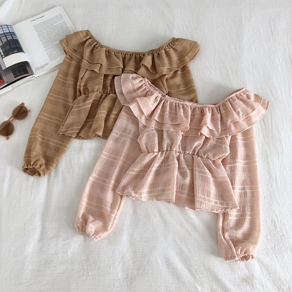 Μοντέρνα γυναικεία μπλούζα σε πέντε χρώματα με βολάν και μακριά μανίκια