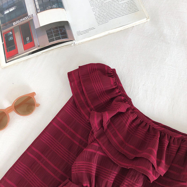 Μοντέρνα γυναικεία μπλούζα σε πέντε χρώματα με βολάν και μακριά μανίκια