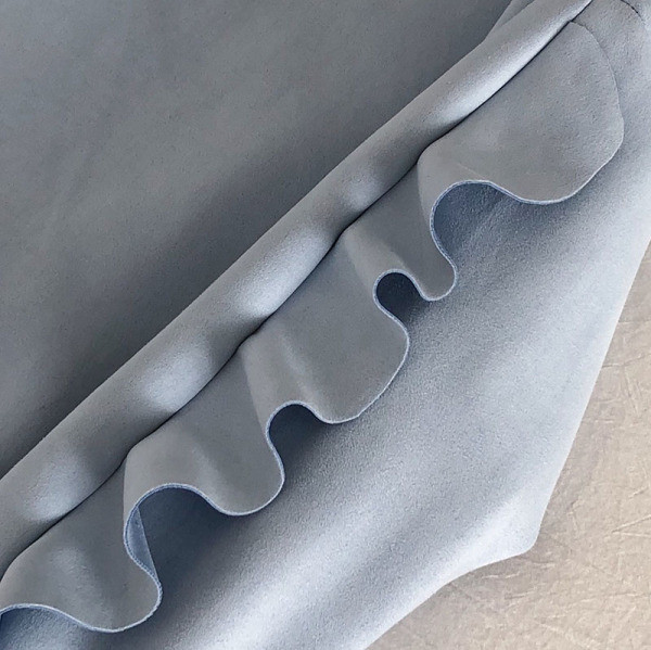 Γυναικεία μπλούζα σε ροζ, άσπρο και μπλε χρώμα με στρογγυλή λαιμόκοψη και βολάν