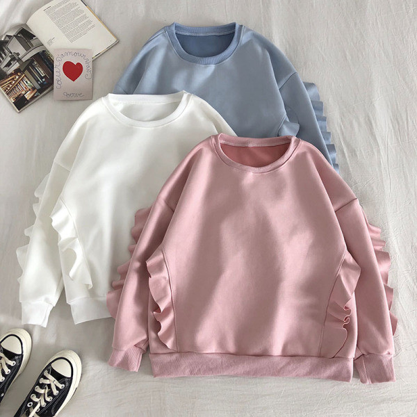 Γυναικεία μπλούζα σε ροζ, άσπρο και μπλε χρώμα με στρογγυλή λαιμόκοψη και βολάν