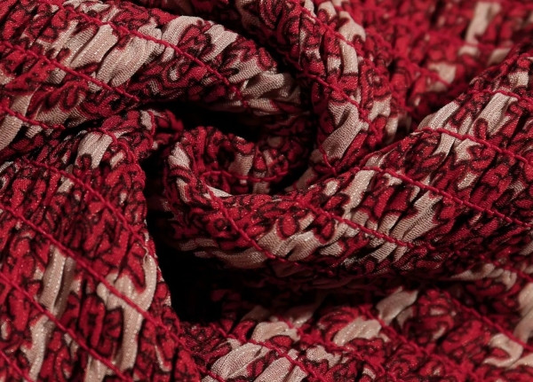 Κοντό λεπτό γυναικείο τοπ με κοντό μανίκι και γυμνά ώμοι σε μπορντό χρώμα