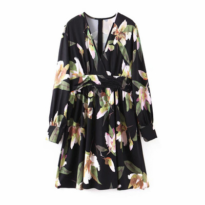 Női alkalmi ruha V-nyakkivágású modellel, fekete színben virágmintával