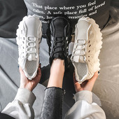 Női tornacipő durva és magas talppal, fehér és fekete színben