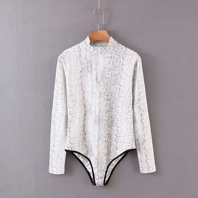 Corp de damă modern cu guler semi-înalt cu fermoar în galben și alb cu imprimeu de șarpe